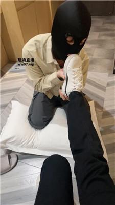 【小凤梨】舔脏鞋-赏赐圣水-藤条抽 JS250331-10