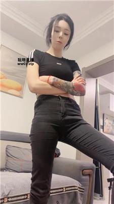 【十二岁】情侣主脏鞋臭袜子玩虐绿帽【双视角版】 bf52290