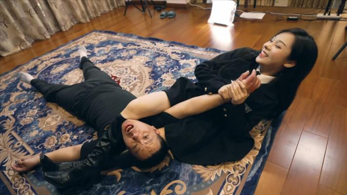 〔Magic︱Mirror 魔镜少女〕—星奈长靴暴踩跟踪狂