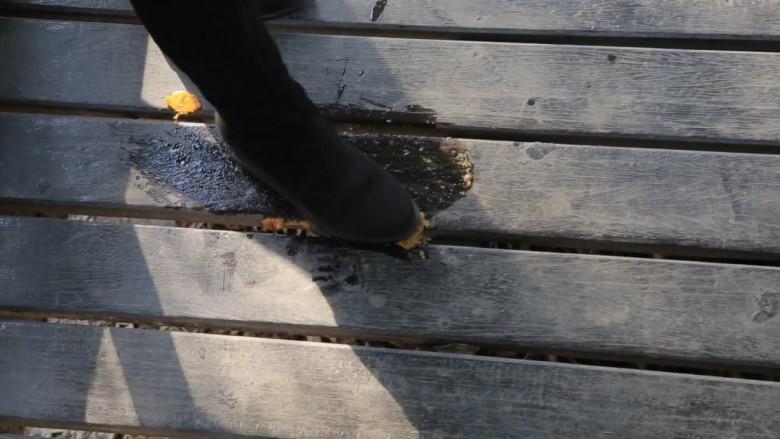 某在校大学生公园长靴肉丝秀