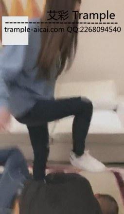 viv运动鞋i暴力踢脸踢裆发泄必须踹脸出血