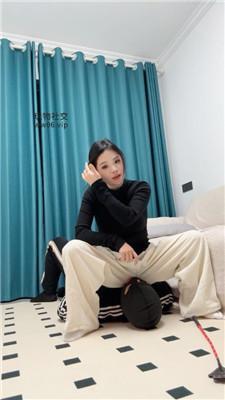 【辣辣bb】转胯狗爬/白袜踩虐 JS250216-18