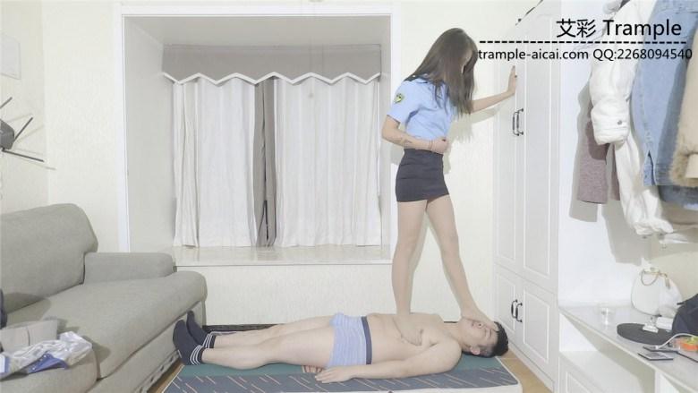 希雨美颜盛世踩跺脸头