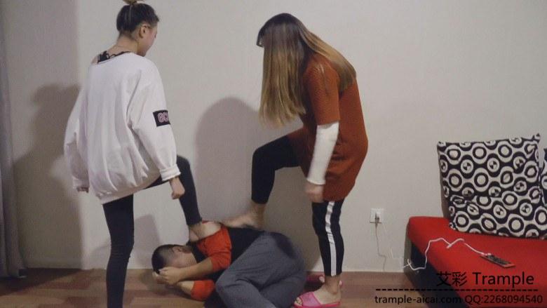 语儿与闺蜜玩虐贱人