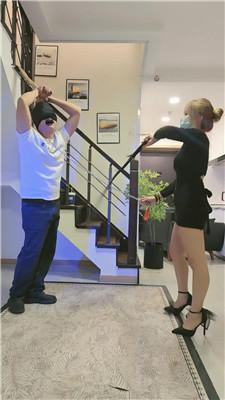 【淡颜】吊绑超重度鞭打 JS250106-33