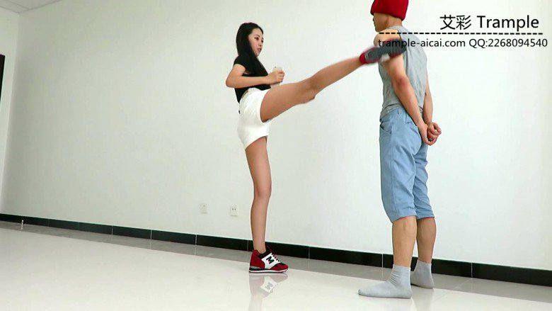 老师天依女主暴打小流氓！开启女子防身术！