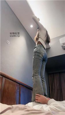 【猴歌】牛仔裤坐脸窒息/白袜脚踩虐 bf50018