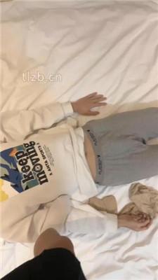 【小乔】素人小姐姐白袜脚踩【完整版】