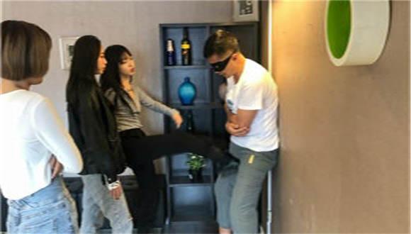 女子更衣室教训色狼