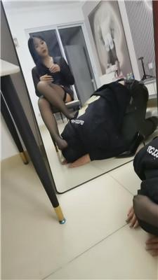 【乔伊】素人S-黑丝美腿镜前羞辱-【续集】双视角版 JS250315-28