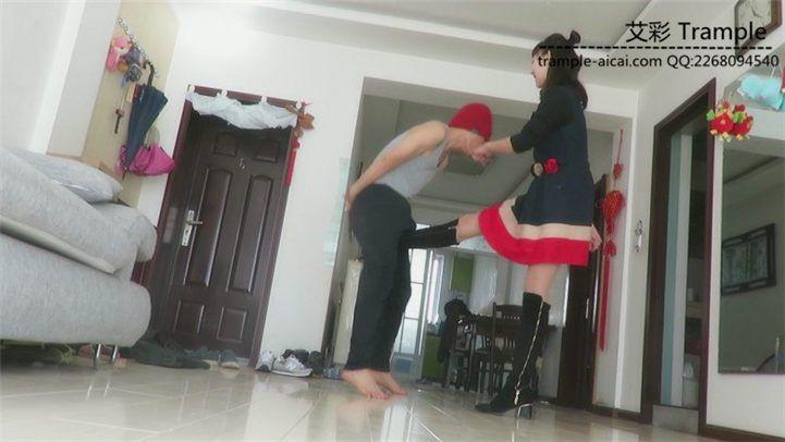 00后天使女主双长靴虐待家奴！