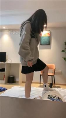 【小乔】素人小姐姐白袜脚踩【完整版】