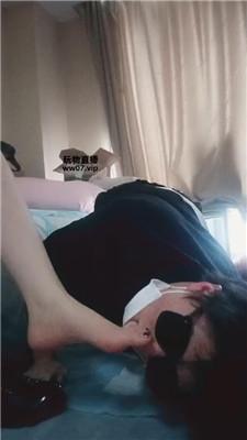 【羽唯】酸臭原味玉足狂舔 JS250411-36