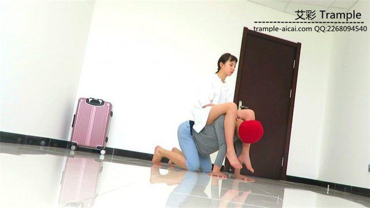 00后天使女主各角度骑乘，坐身舔裸足踩踏！