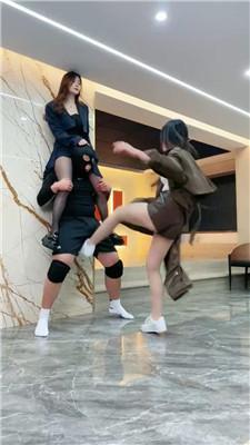 【麋鹿银儿】生化危机版踢虐裆 bf50948