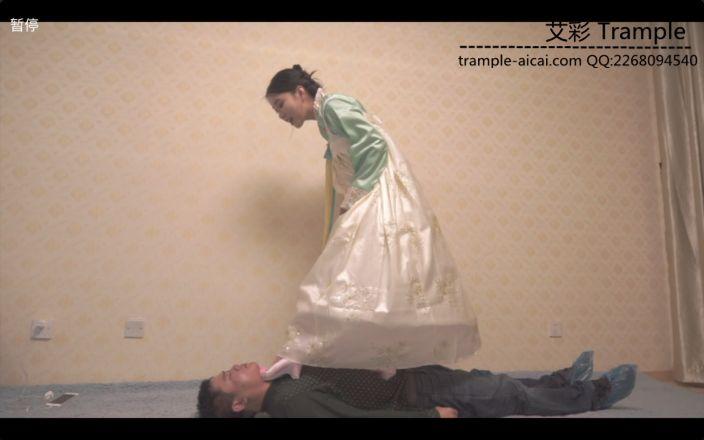 希雨韩国娘娘装踩脖踩踏羞辱