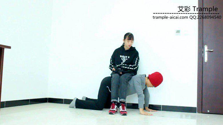 00后天使女主调教贱狗磕头跪拜！