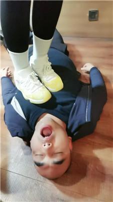 【西北傻子】学生主-脏鞋白袜茶室玩虐老板/雪地训 bf49050