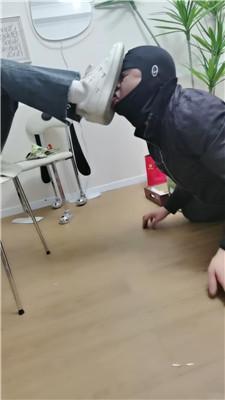 【文文文文】舔素人的小白鞋-踢踹踩 JS250227-7