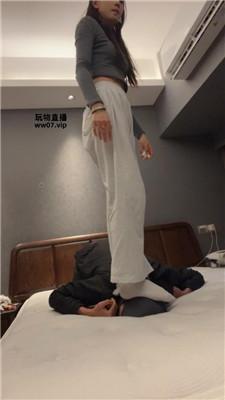 【伊未】白袜脚踩虐废物奴 bf51144