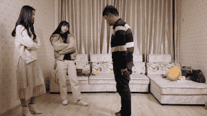 南一初九暴力踢踹