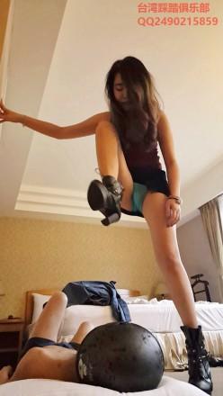 高跟靴超狠跺头