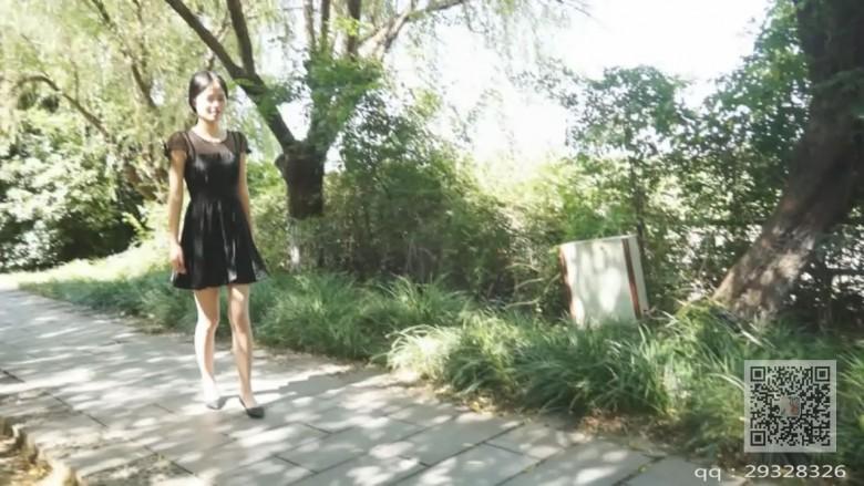 琪琪公园长腿肉丝秀