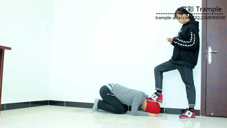 00后天使女主调教贱狗磕头跪拜！