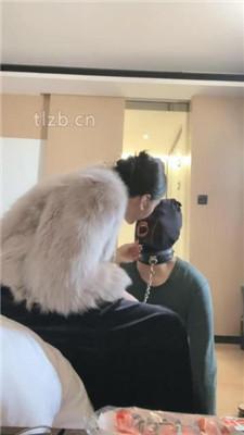 【小月牙】狗链拴丧家之犬-虐乳/藤条抽/闻舔高跟/卫生巾辱