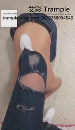 viv运动鞋i暴力踢脸踢裆发泄必须踹脸出血