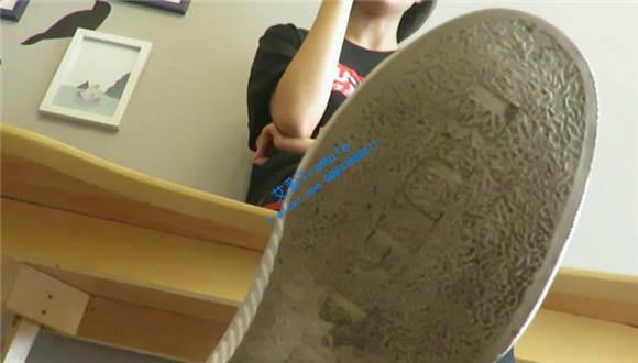 【画师女主】帆布鞋第一视角羞辱贱狗