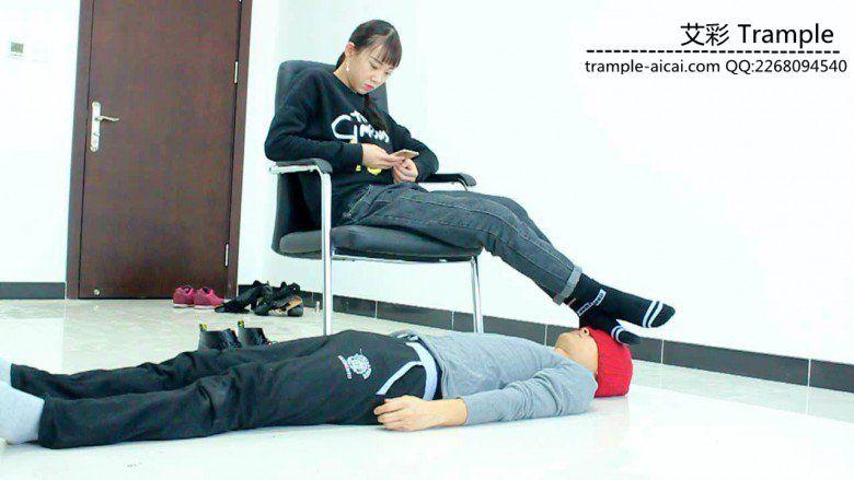 00后天使女主的踏板–棉袜+裸足堵嘴！