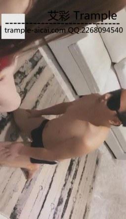 vivi肉丝高跟踩踏脚奴