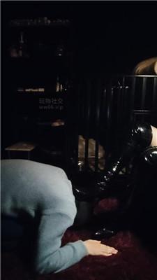 【尊主】跪舔长靴碾压踩/狗盆喂圣水 JS250111-45