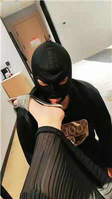 【东营青青】插嘴啃吃臭脚丫-吃烟灰 JS250413-12