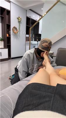 【辣姐】高跟肉丝脚脚垫/踩踏喂食/下跪伺候