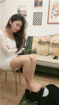 【泽莉】玉足喂酸奶恋足舔 bf51359