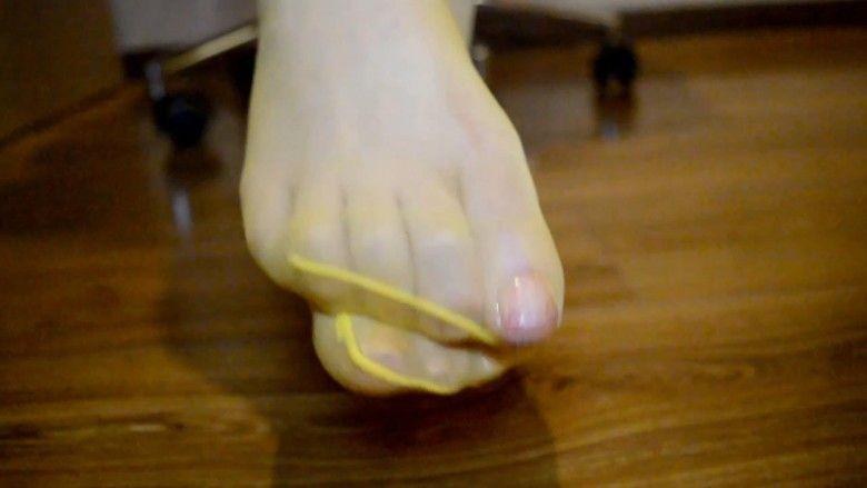 『奴隶岛』—第一视角舔脚发射POV（黄色丝袜、裸足）