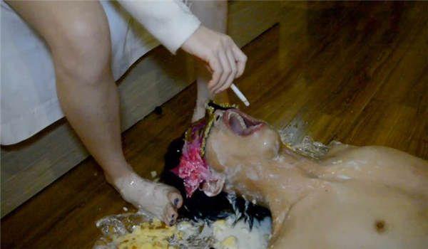 『奴隶岛』—狗奴喂食