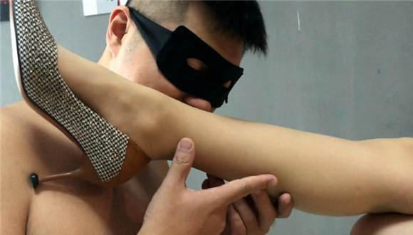 芷琳S-日系足彩馆式恋足羞辱