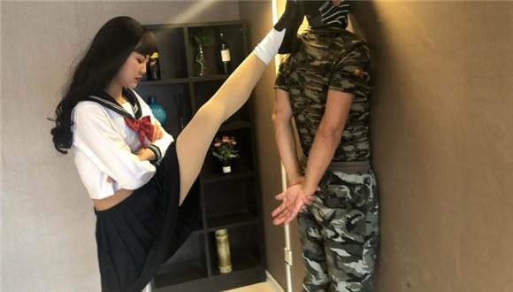 长腿女神的羞辱