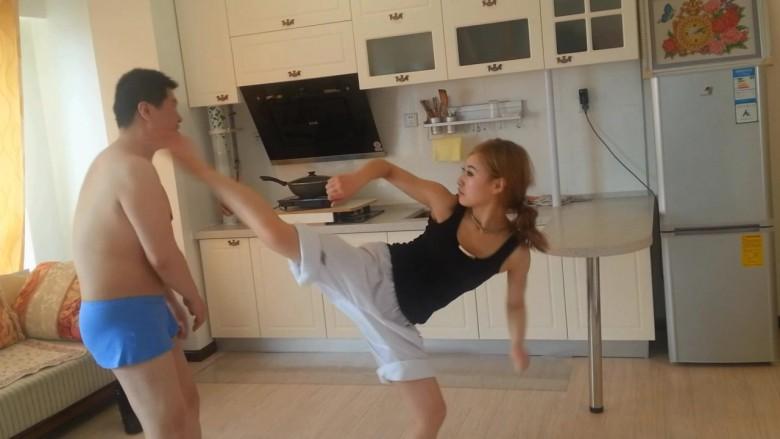 黑冰格斗练习踹肥奴