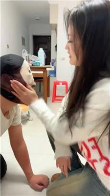 【锅盖子】脏鞋脚下喂食羞辱【下】 bf49063