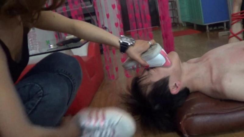 黑冰 超狠踢裆 踢废尾行淫贼