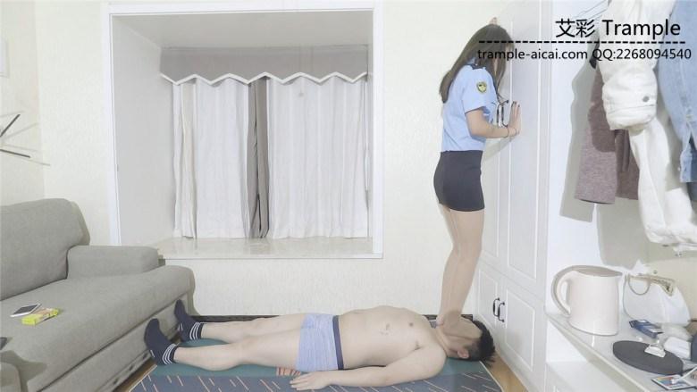 希雨美颜盛世踩跺脸头