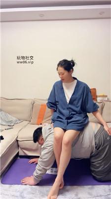 【埋汰】玉足踩虐猥琐继父 JS250304-16