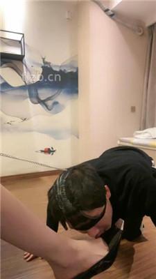 【赫拉学姐】双S-裸足喂食/内裤套头/清理高跟裸足