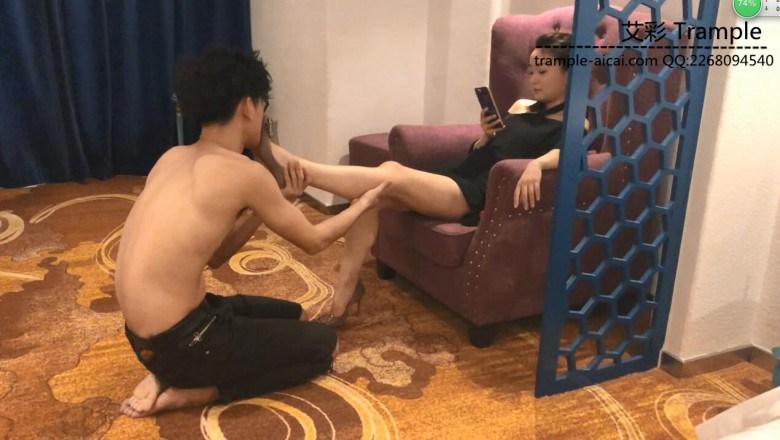 骚舌头来做足部护理