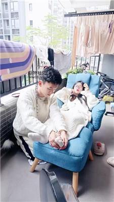 【南月女神】白袜踩踏-阳台下跪伺候 JS250218-1