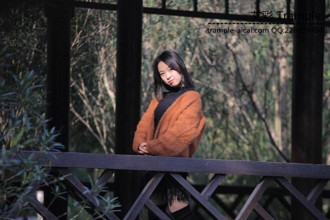 某在校女大学生长靴初次玩踩踏